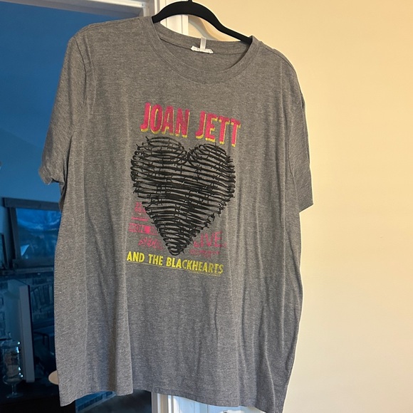Maurices Tops - Maurices Gray Graphic Tee with Heart Design